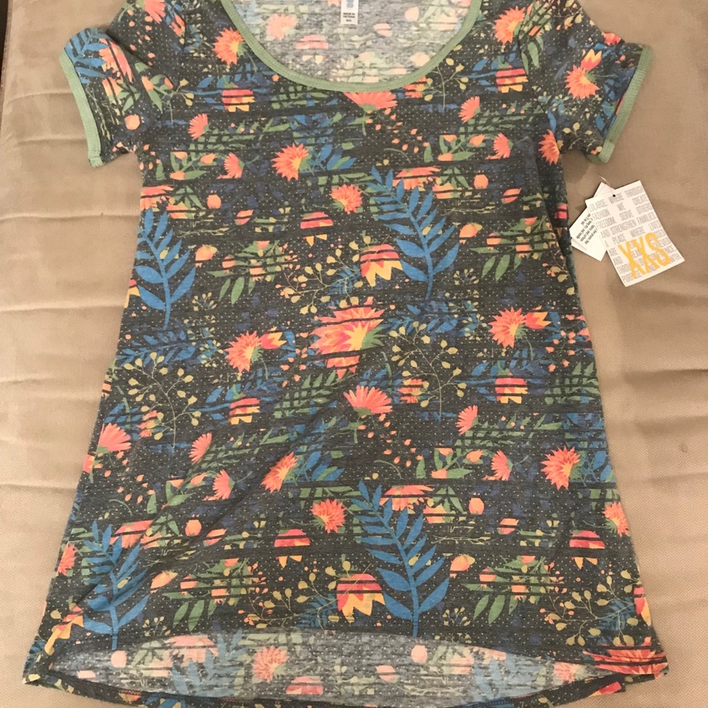 XXS LuLaRoe Classic T, New